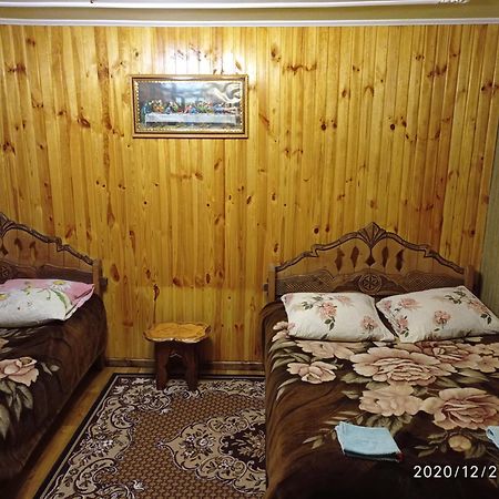 "Різьбярська Садиба" Slawske Zimmer foto